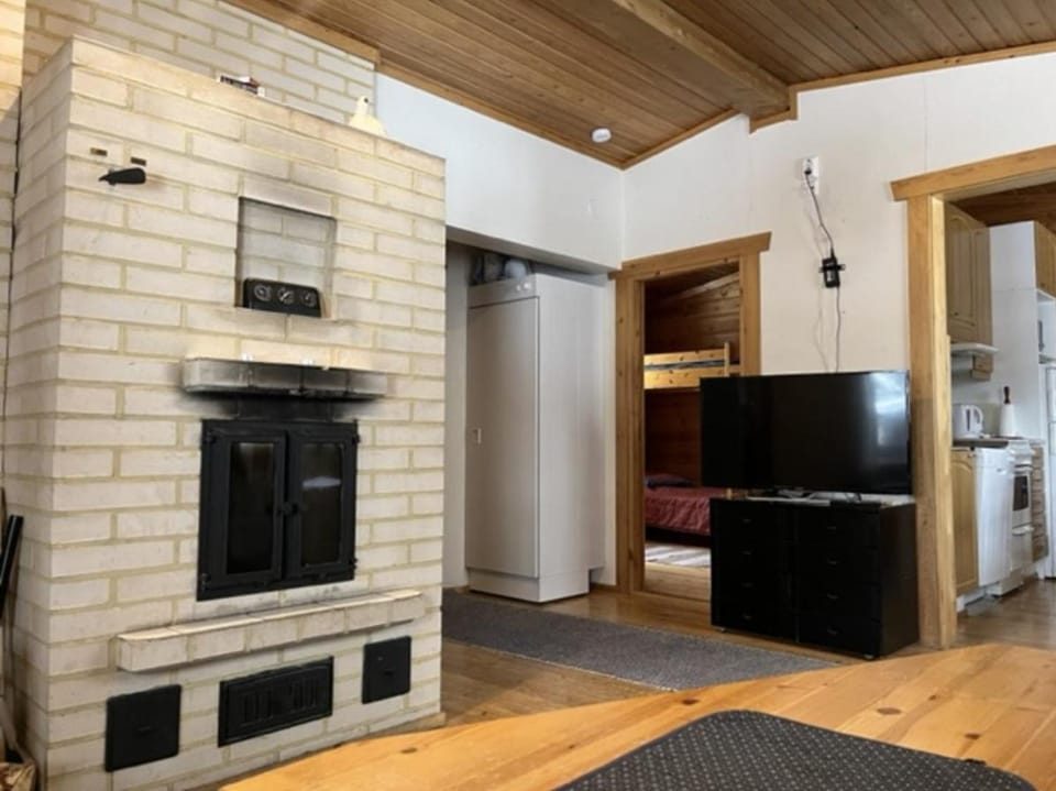 TV and multimedia, fireplace, pet friendly
