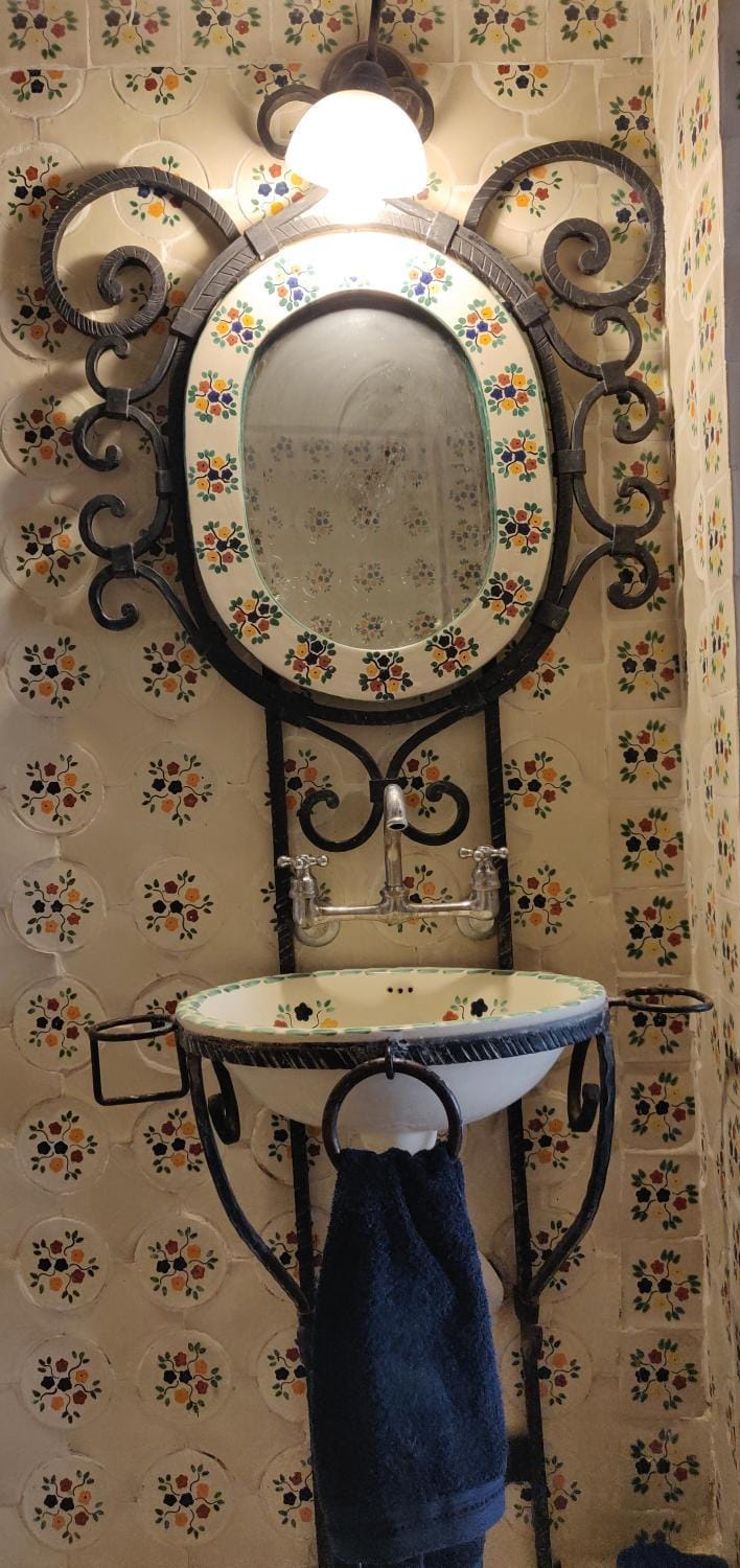 Casa Pelayo - Cuarto y balcon Bed and Breakfast in Guanajuato