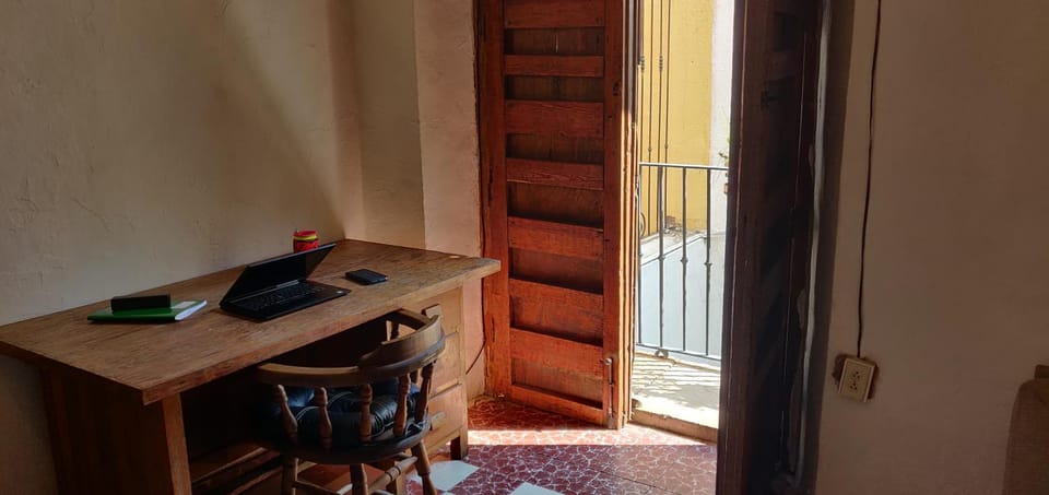 Casa Pelayo - Cuarto y balcon Bed and Breakfast in Guanajuato