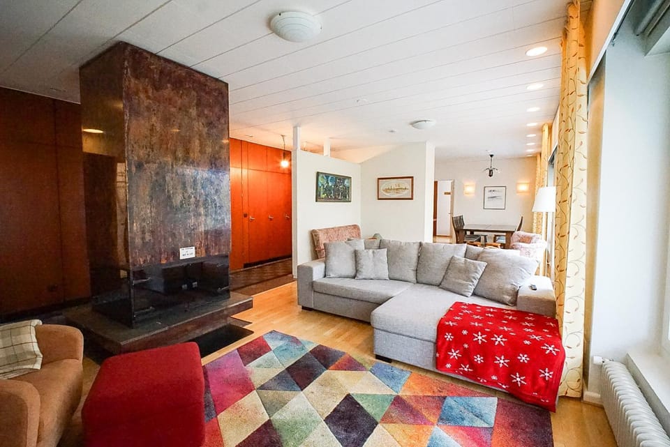 TV and multimedia, Living room, Photo of the whole room, Seating area, Bedroom