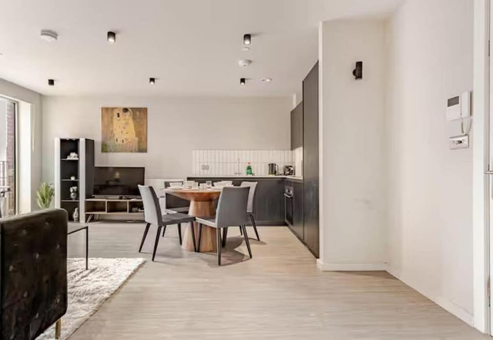 Kitchen or kitchenette, Seating area, Dining area