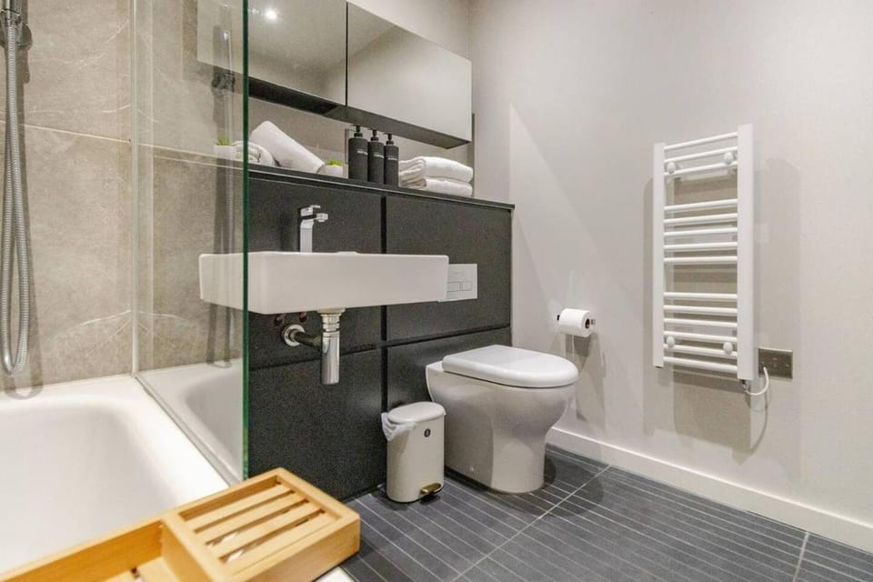 Shower, Toilet, Bathroom, towels