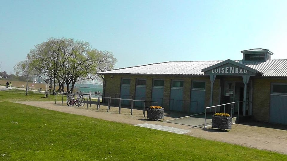 Facade/entrance, Day