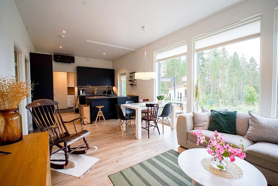 Communal lounge/ TV room, TV and multimedia, Kitchen or kitchenette, Living room, Seating area, Dining area
