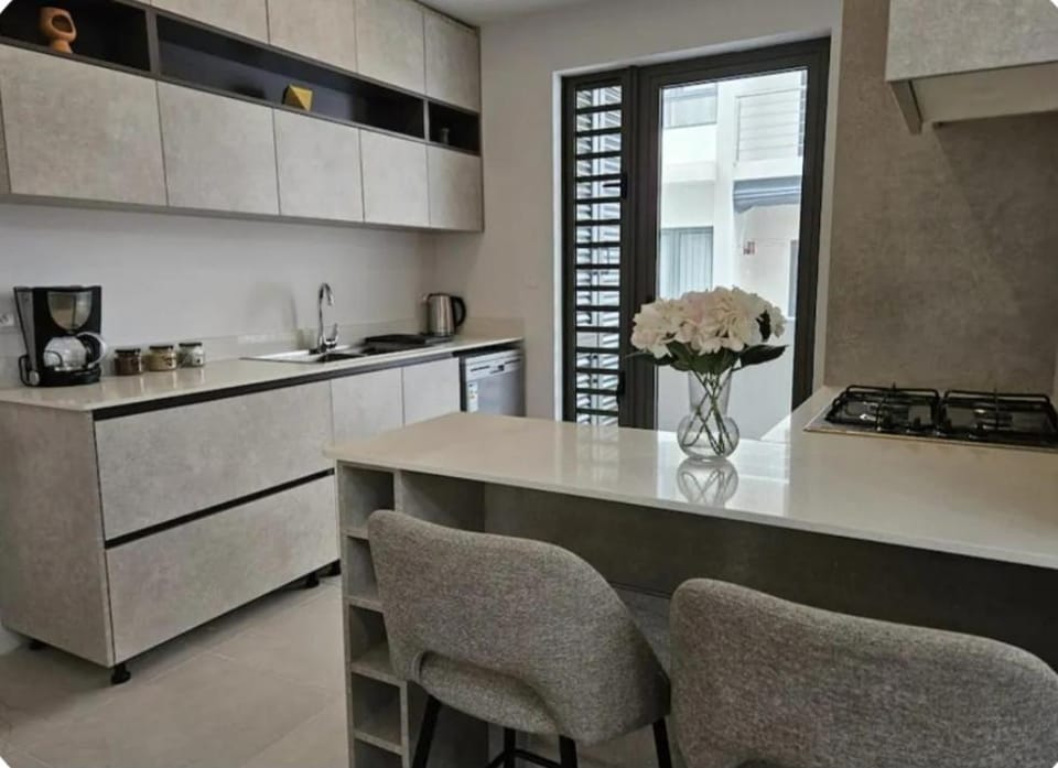 Luxury Apartment with Pool - Walk to Beach Apartment in Flic en Flac