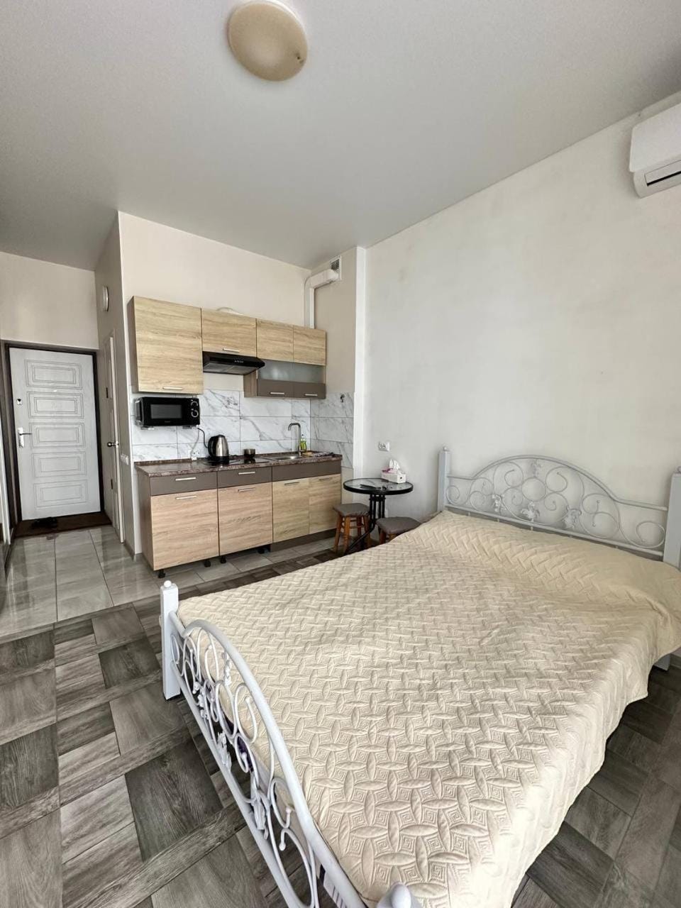 Photo of the whole room, Bedroom, oven, air conditioner