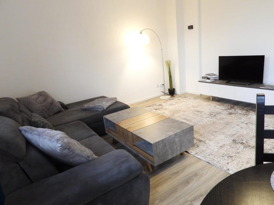 Communal lounge/ TV room, TV and multimedia, Living room, Seating area