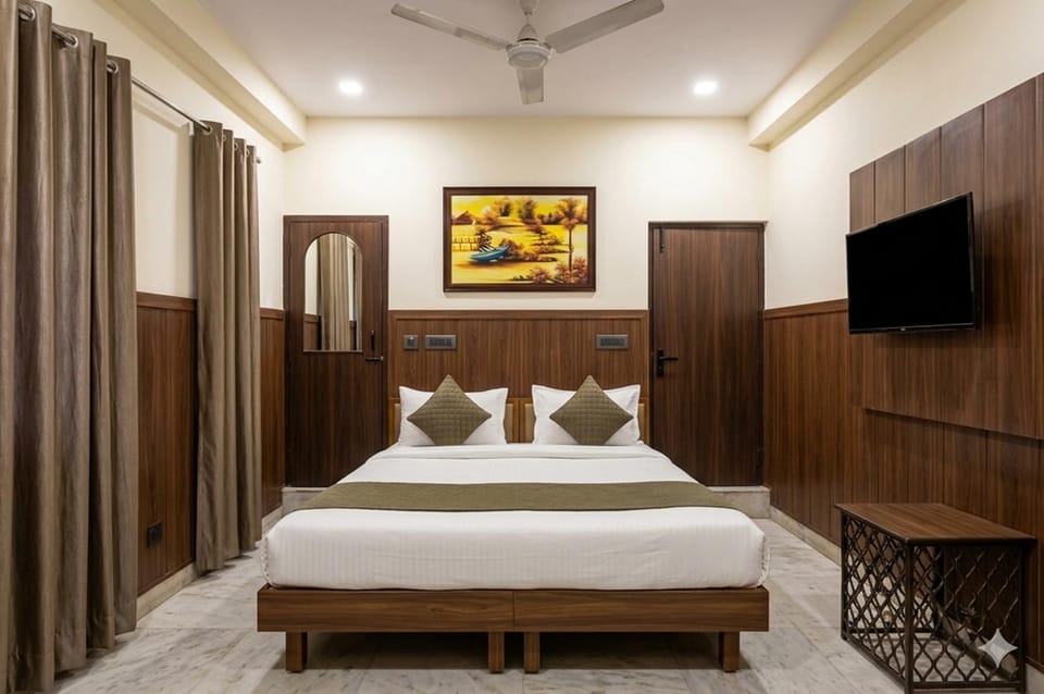 Bed, TV and multimedia, Photo of the whole room, Bedroom, wardrobe