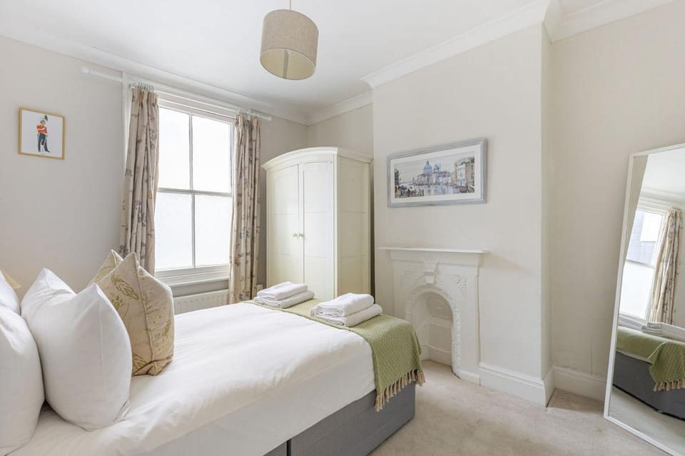GuestReady - Charming London Home with Attic Room Bed and Breakfast in London
