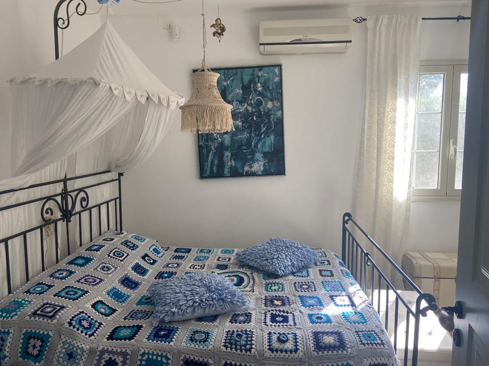 Bedroom, air conditioner