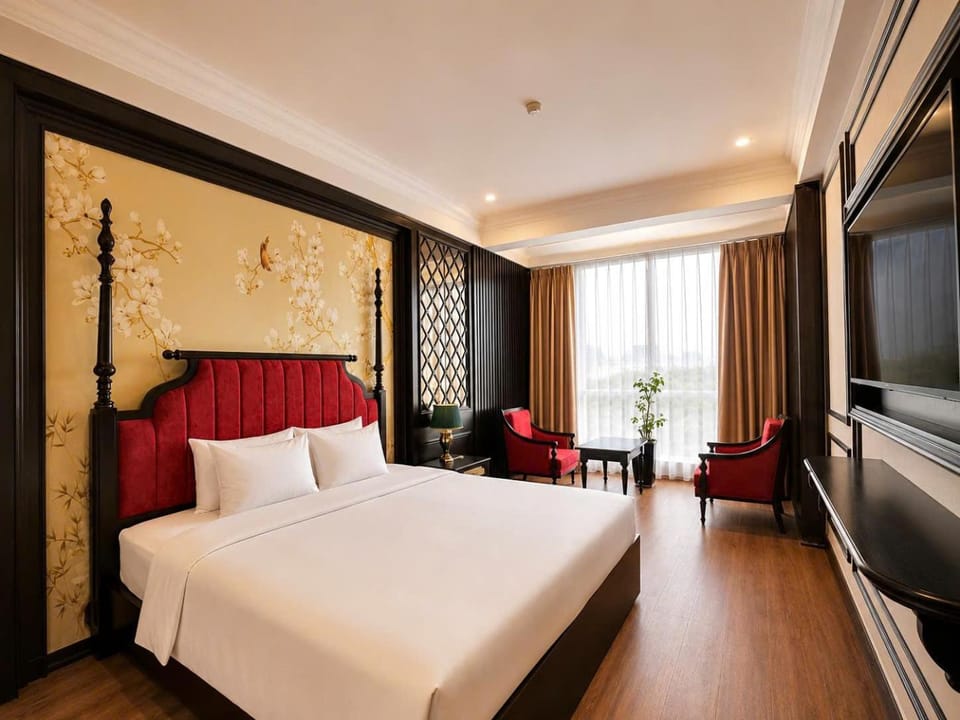 Bed, TV and multimedia, Photo of the whole room, Seating area, Bedroom