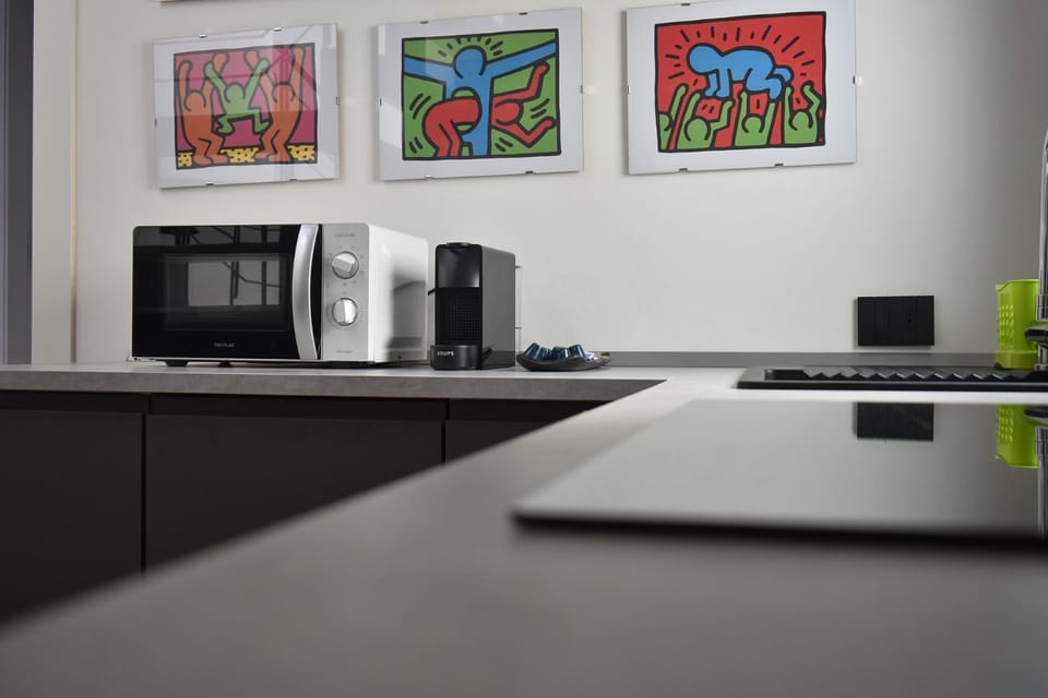Coffee/tea facilities, Kitchen or kitchenette, microwave