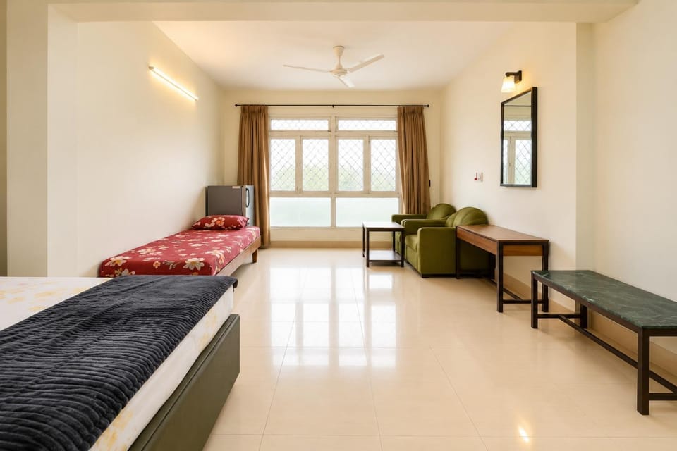 Bed, Seating area, Bedroom