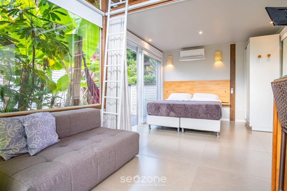 Bed, Living room