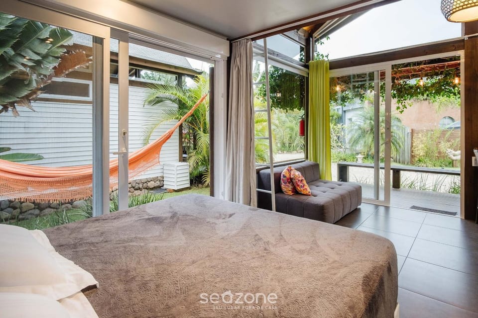 Bed, Living room
