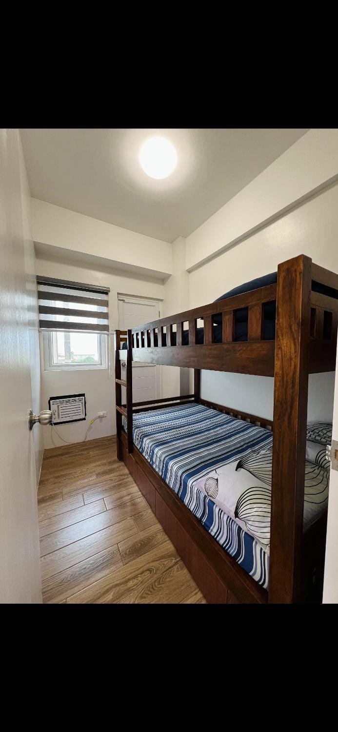 Bedroom, bunk bed