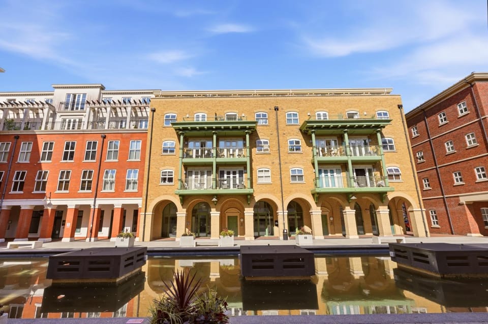 Waterside Apt · Balcony · NEC & Airport · Pets OK Apartment in Shirley