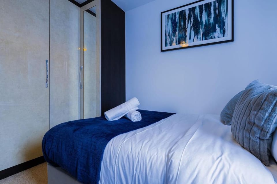 E-Solace- Etihad-Coop LIVE-Free Parking-Pool Table Apartment in Manchester
