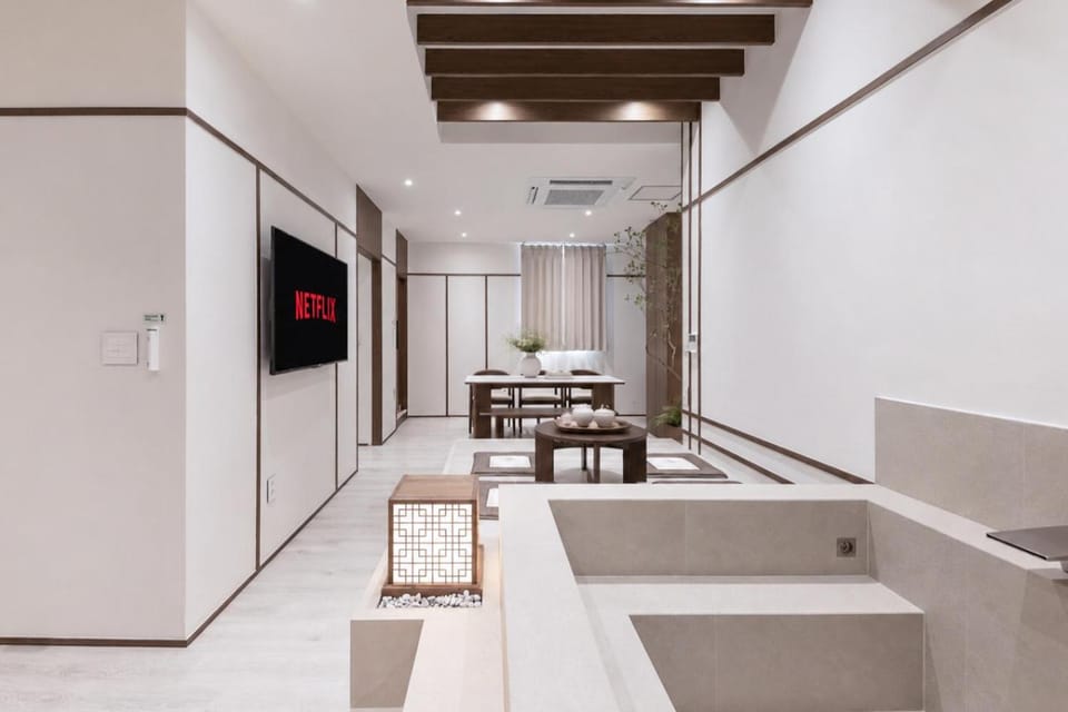 Hot Tub, Living room, Bath