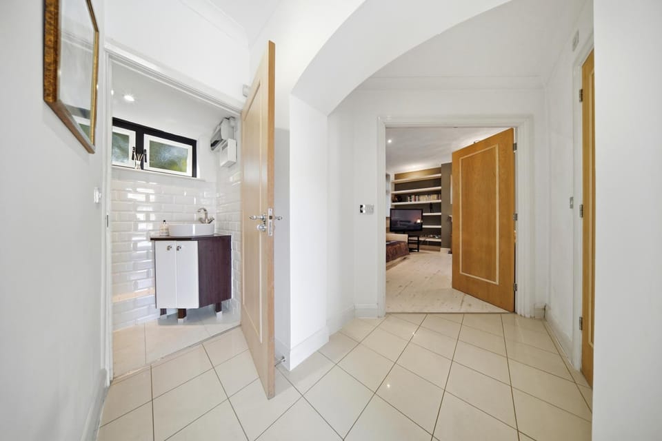 Tudor Lodge · Gated Moseley Home · Free Parking Apartment in Birmingham