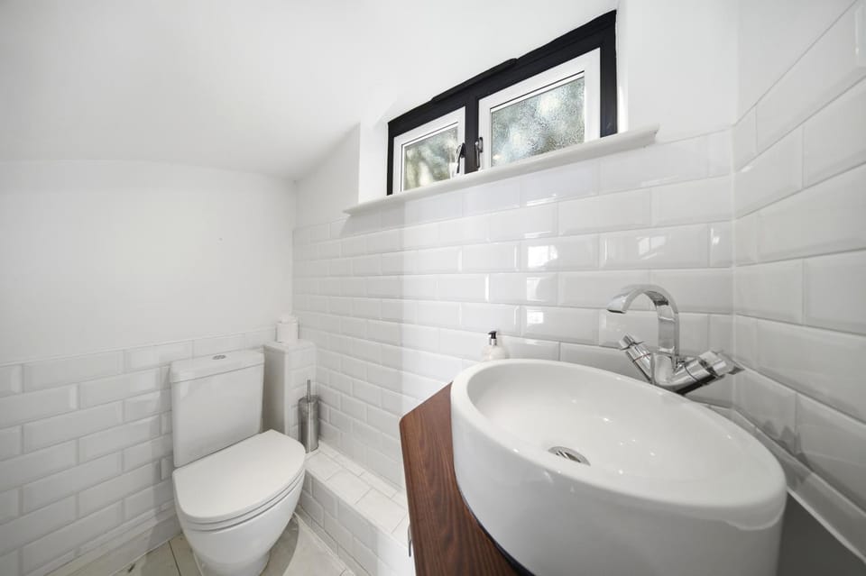 Tudor Lodge · Gated Moseley Home · Free Parking Apartment in Birmingham