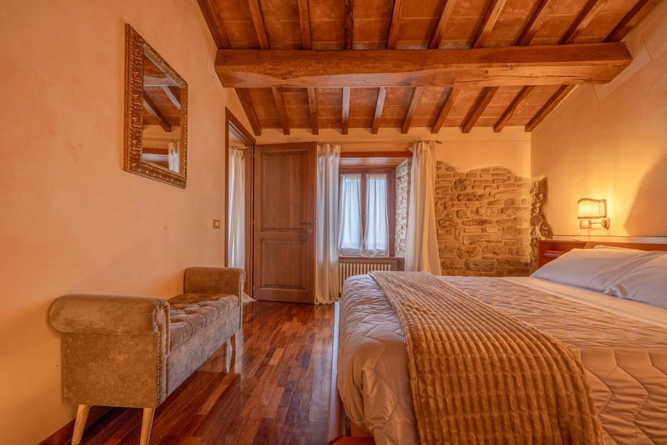 Bed, Living room, Photo of the whole room, Seating area, Bedroom, air conditioner