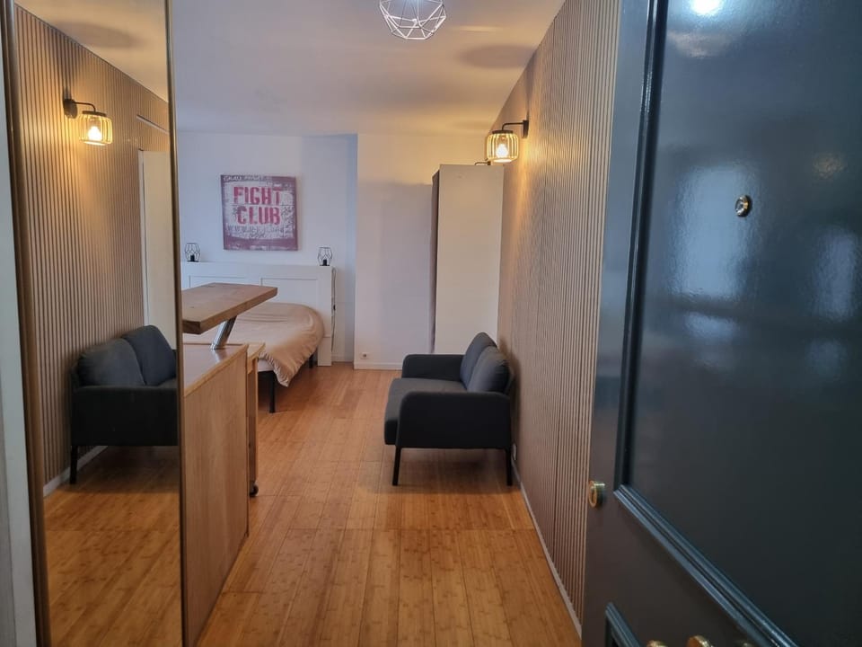 Grand studio sur cour privée Apartment in Paris
