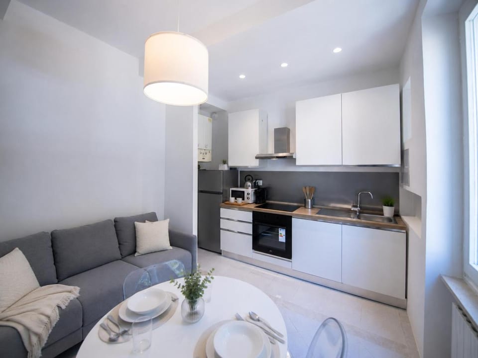 Kitchen or kitchenette, Living room, Dining area, oven, stove