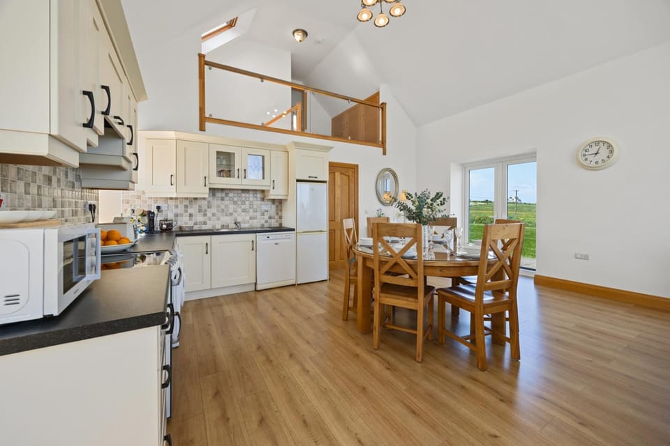 Whitestrand Beach Cottage House in County Clare