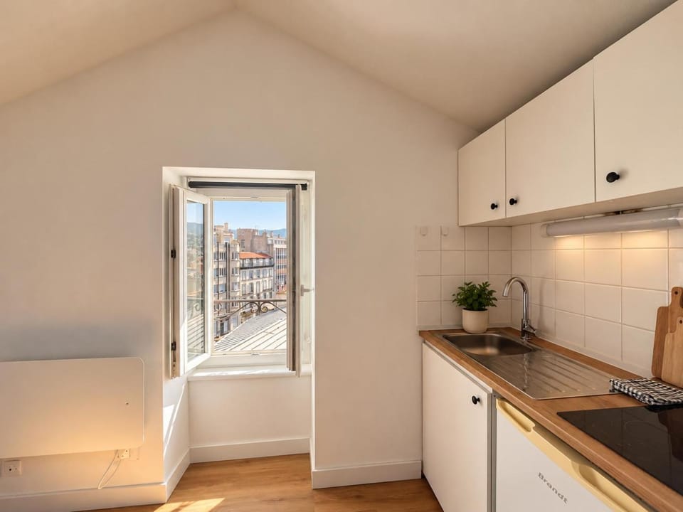 Studio loft sous les toits en centre-ville Apartment in Clermont-Ferrand