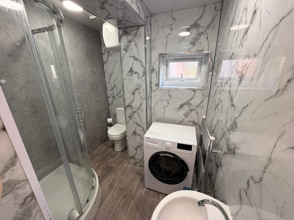 Shower, Toilet, Bathroom, washing machine