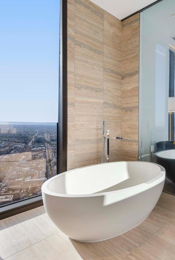 Hot Tub, Bathroom