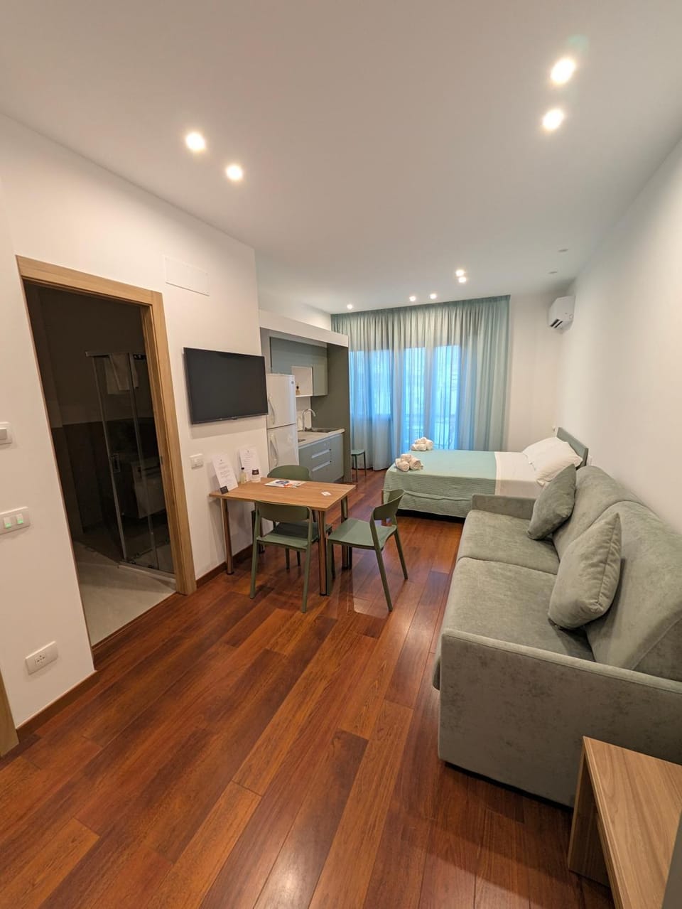 TV and multimedia, Living room, Dining area