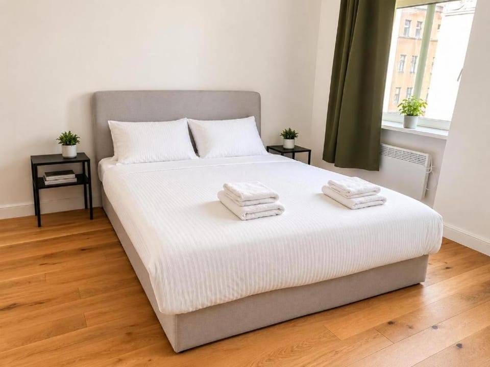 Apartment near Hauptbahnhof & Air Conditioned Apartment in Vienna