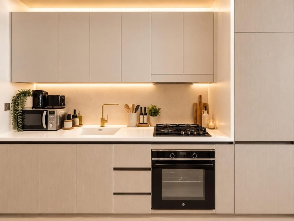 Stylish Designer Studio Balcony l Gym Pool access Apartment in Dubai
