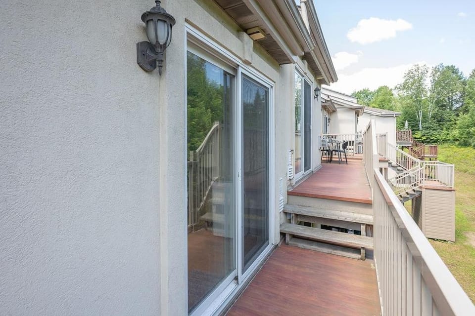 Condo Alpina - 3303, Cozy Retreat in St-Sauveur Apartment in Saint-Sauveur