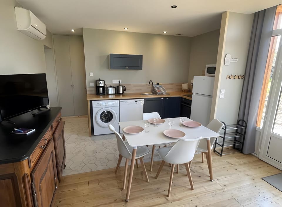 Property building, Kitchen or kitchenette, Living room