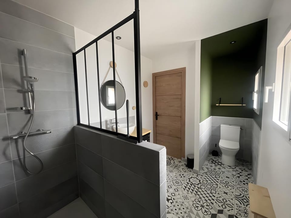 Bathroom, Living room