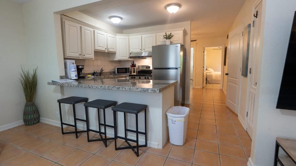 2BR Ground Floor Sleeps 8 Pets ok - SPI Apartment in South Padre Island
