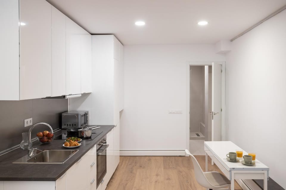 Kitchen or kitchenette, Food and drinks, stove