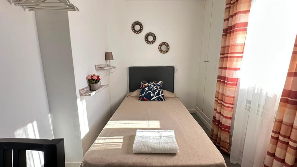 Rooms Cabeza Bed and Breakfast in Madrid
