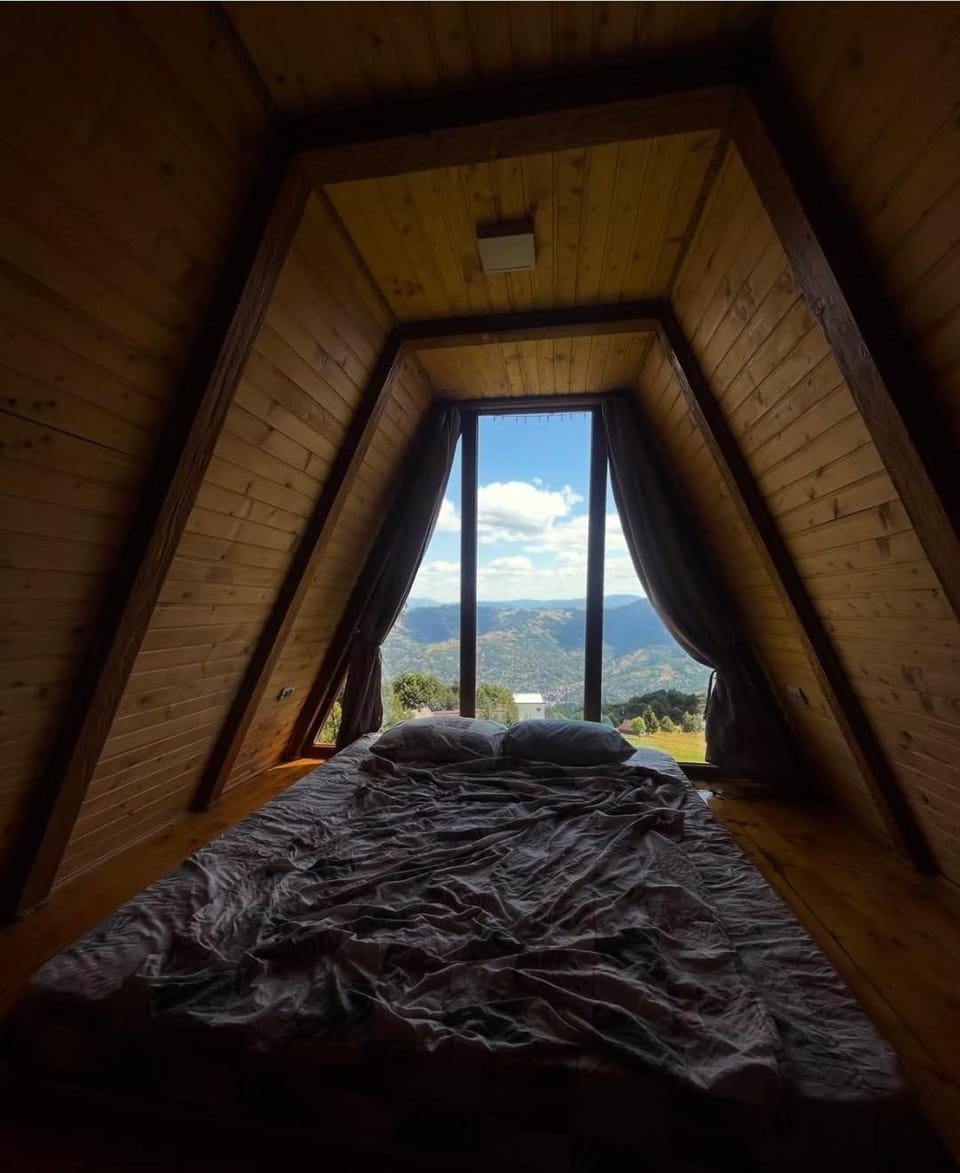 Bed, Natural landscape, Photo of the whole room, Bedroom, Mountain view