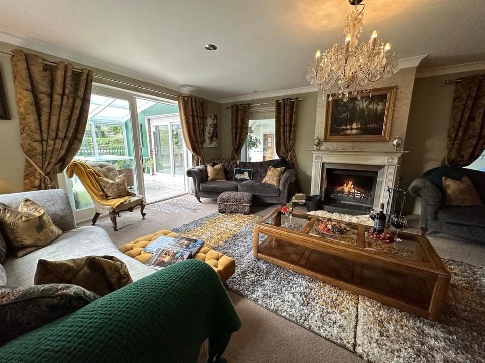Country Escape - 6BR Home - Indoor Pool - Hot Tub & Garden Villa in North Dorset District