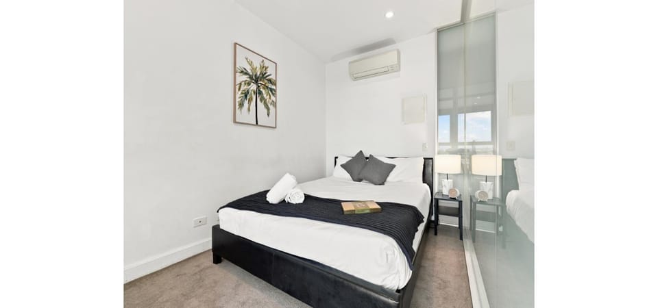 Sky-High South Yarra 1BR Apt with Pool, Gym and Views Apartment in Melbourne