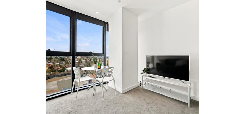 Sky-High South Yarra 1BR Apt with Pool, Gym and Views Apartment in Melbourne