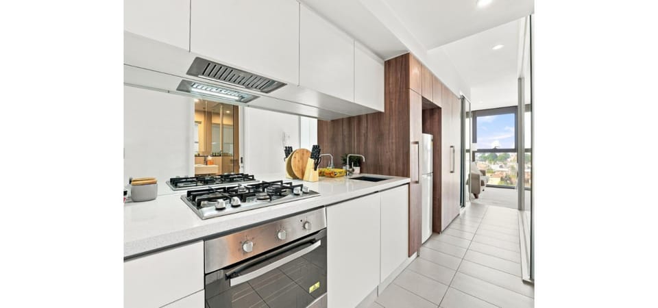 Sky-High South Yarra 1BR Apt with Pool, Gym and Views Apartment in Melbourne