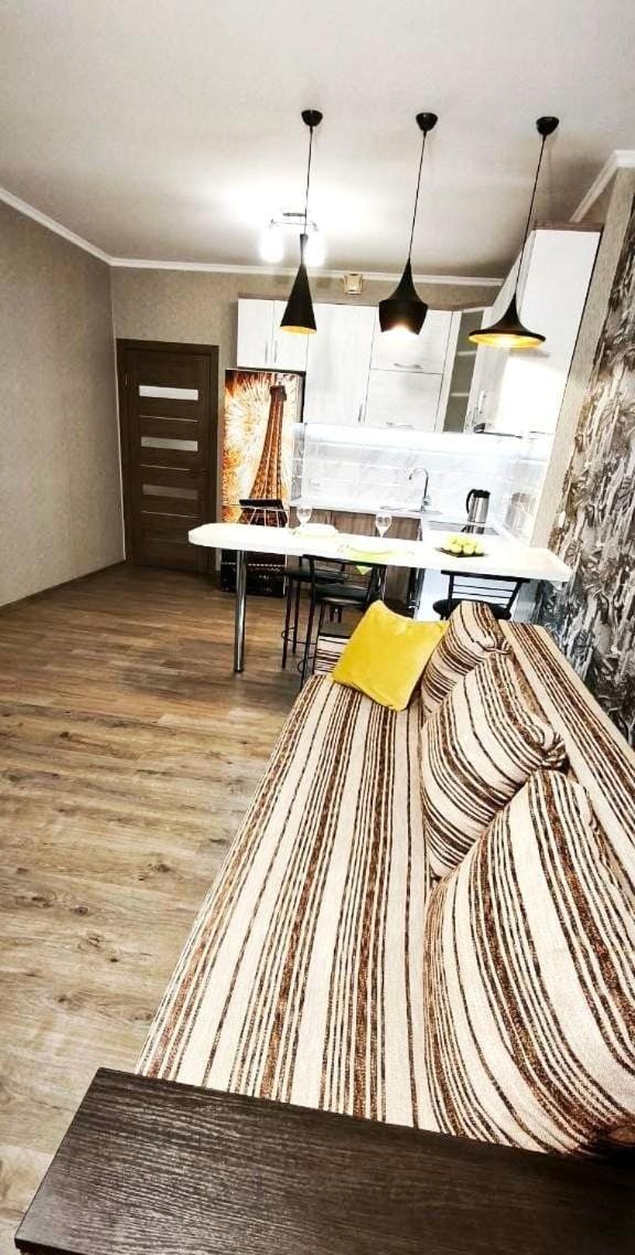 Kitchen or kitchenette, Living room, Seating area, Dining area