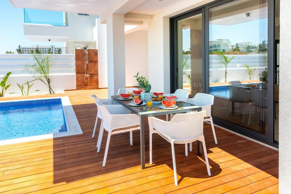 Patio, Swimming pool