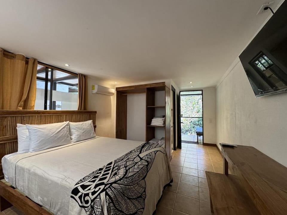 TV and multimedia, Photo of the whole room, Evening entertainment, Bedroom