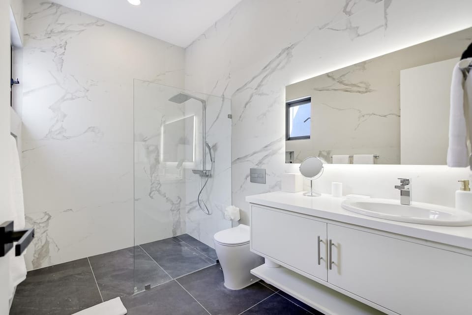 Bed, TV and multimedia, Bedroom, Pool view